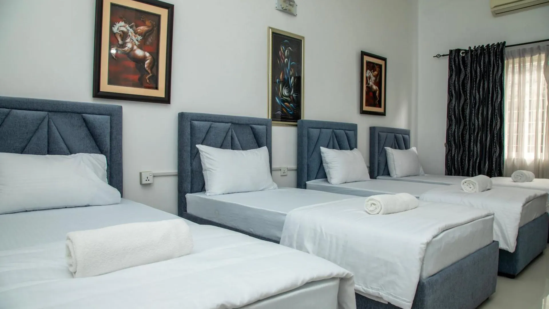 Funk Bunks - By The Lake Hostel Kandy