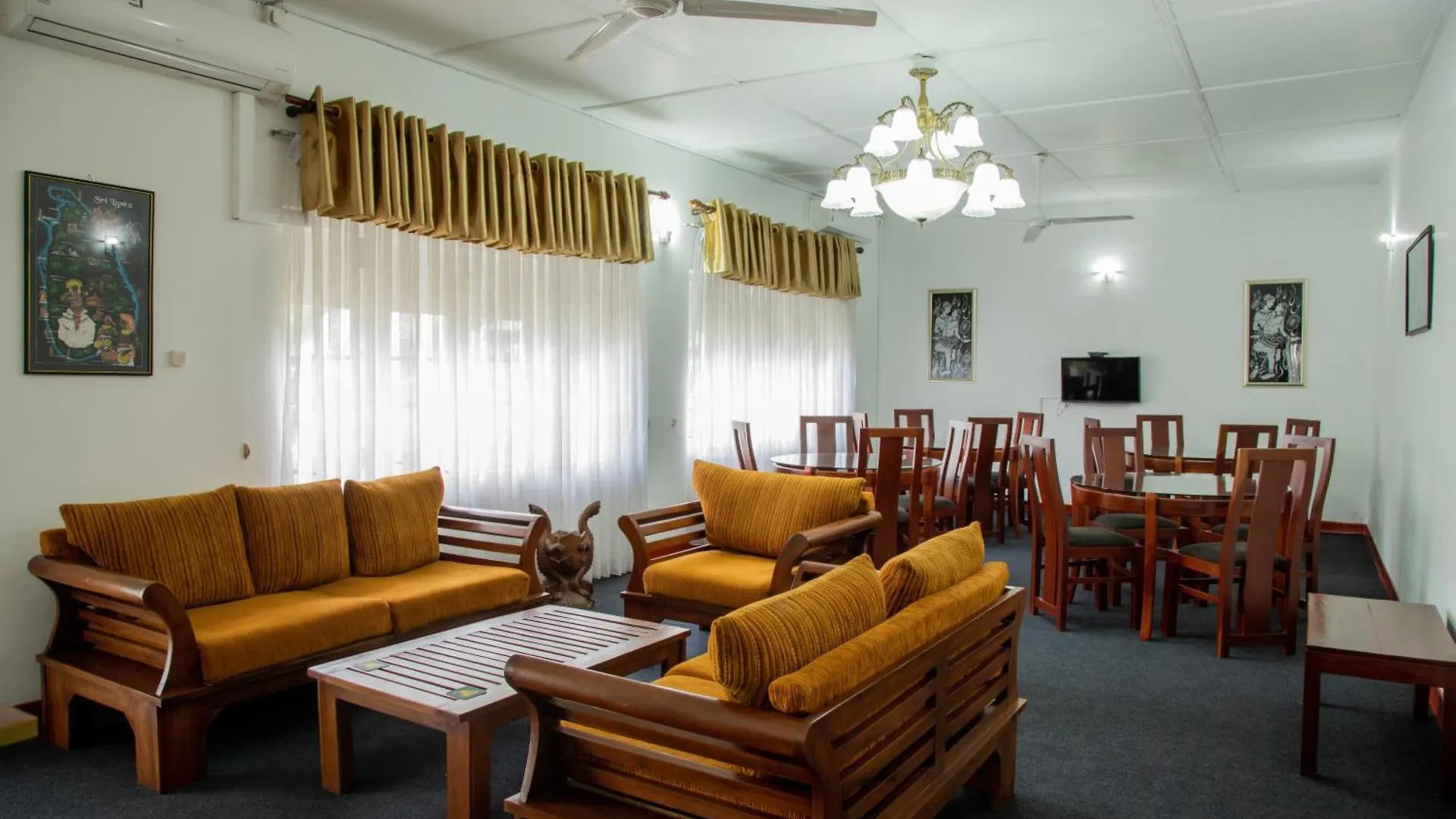 Funk Bunks - By The Lake Kandy Hostel